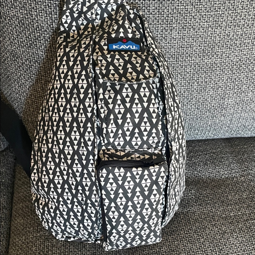 Kavu Geometric Black and White Sling Bag